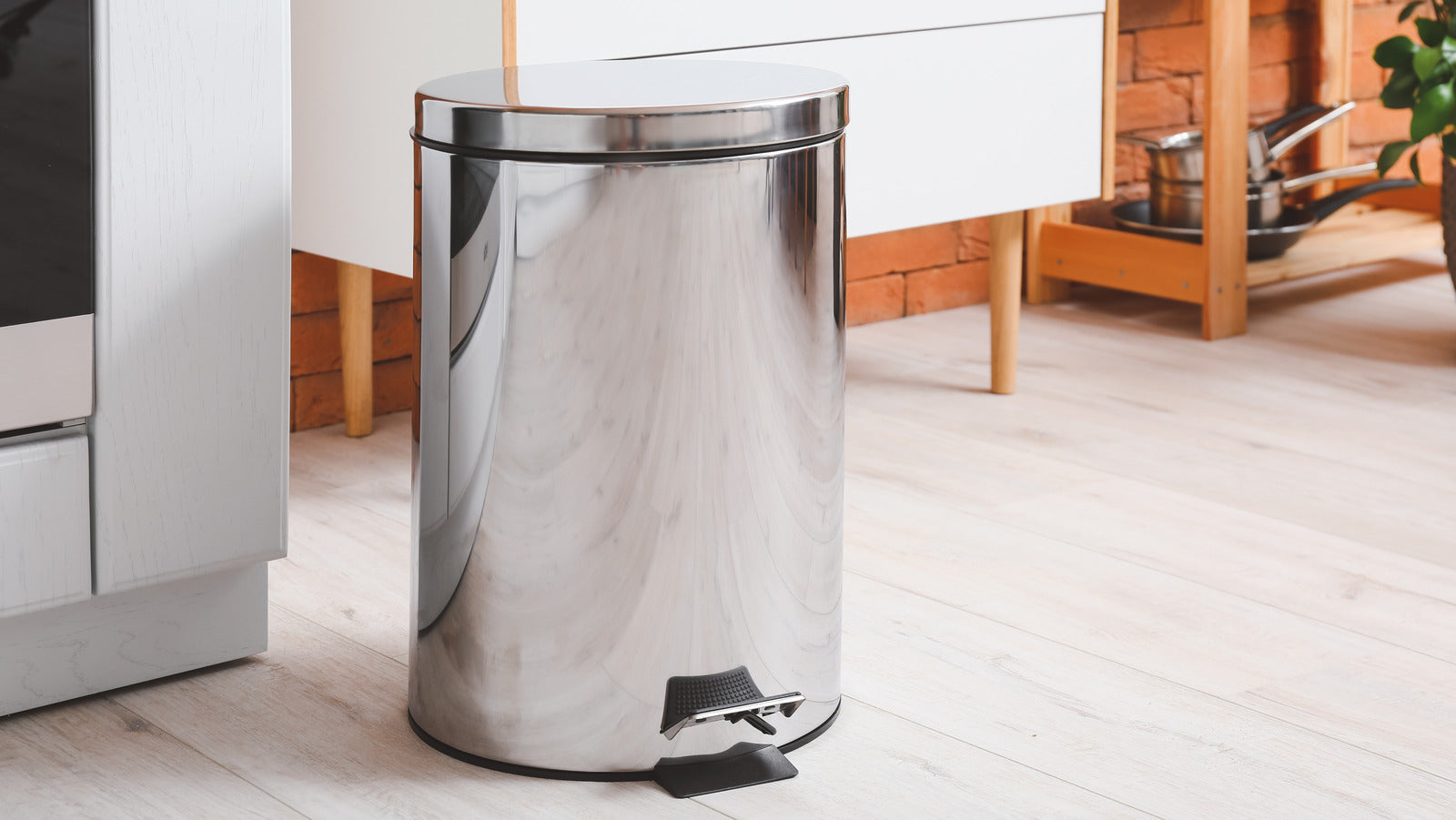 Top Kitchen Trash Can Options: Find Your Ideal Bin Today